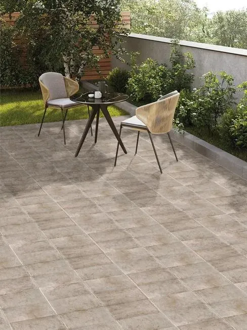 Piastrella da pavimento e rivestimento esterno 15.35 x 30.7 cm Sp. 8.3 mm Giglio in gres porcellanato beige traffico intenso (pei 4/5) R10 1.40 mq