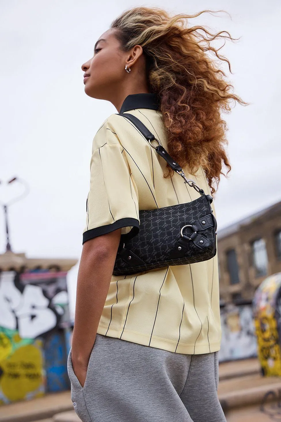 iets frans... Borsa a Tracolla con Imbracatura Monogramma