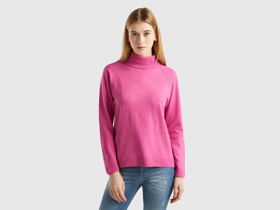 Pink turtleneck sweater in cashmere and wool blend