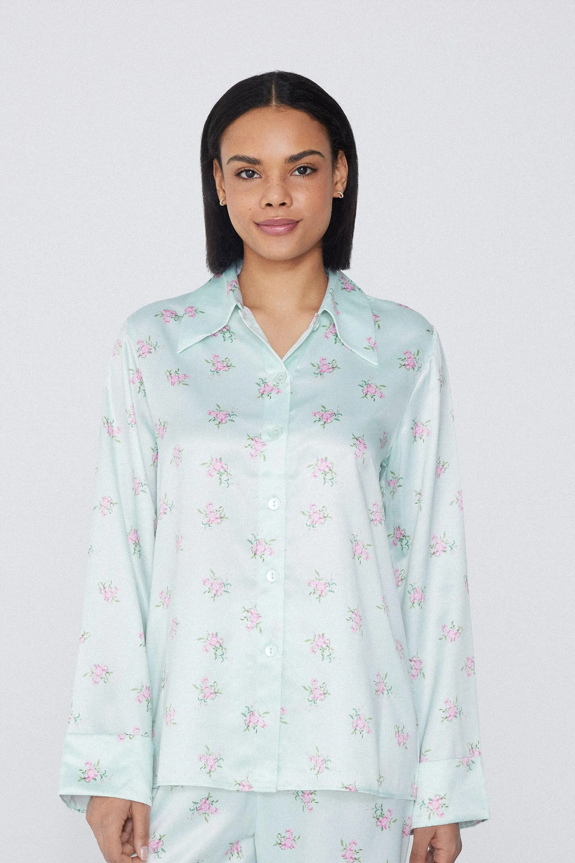 Camicia in Raso Manica Lunga con Risvolti