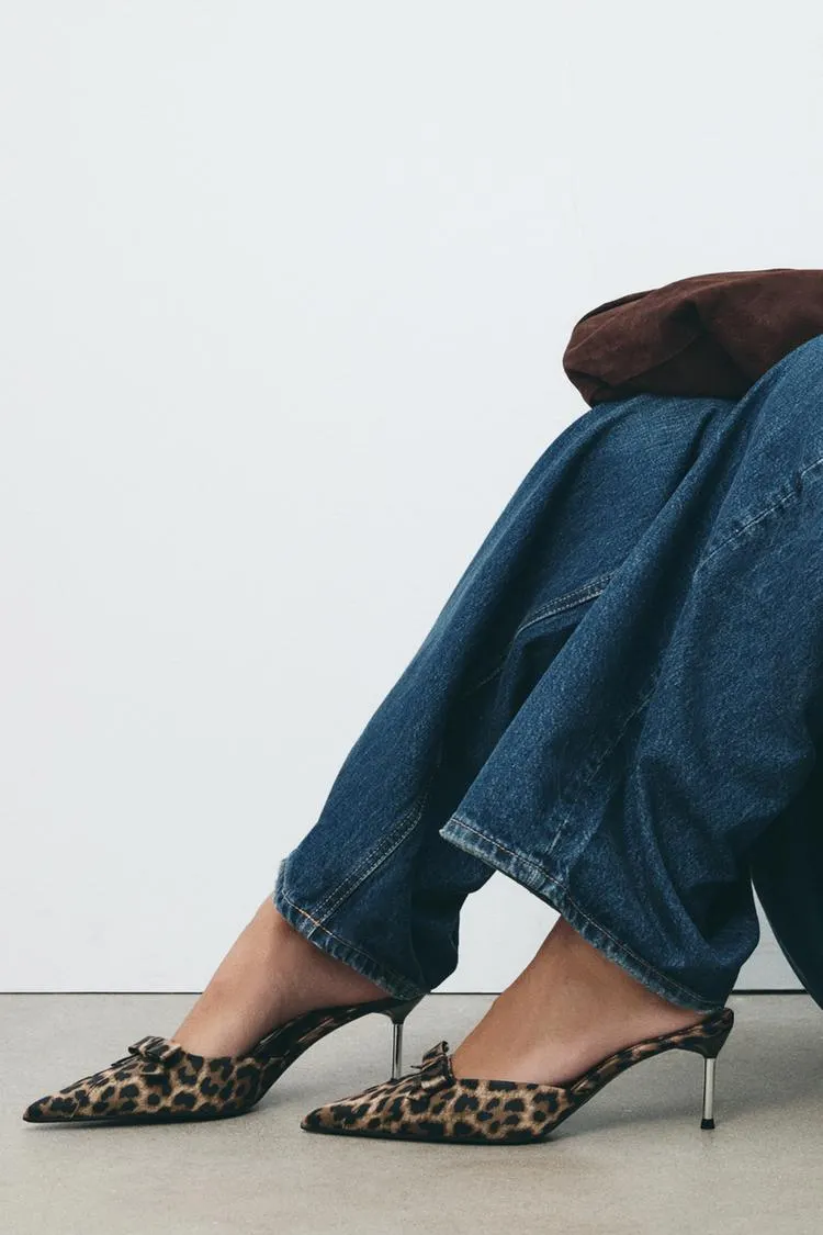 MULES CON TACCO, FIOCCO E STAMPA ANIMALIER