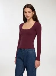 T-shirt scollo quadrato con fiocco Prugna