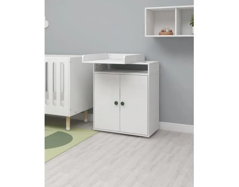 Fasciatoio ruotabile con antine