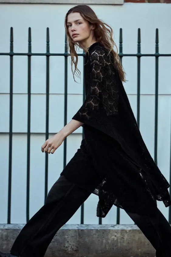 MANTELLA IN MAGLIA TRAFORATA