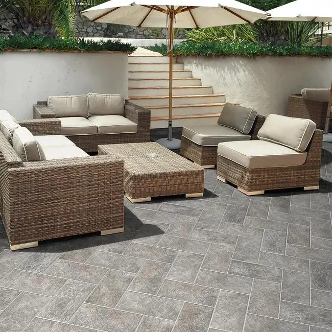 Piastrella da pavimento interno ed esterno Alpi in gres porcellanato satinato grigio 15 x 30 cm Sp. 9 mm traffico intenso (pei 4/5) R11 0.99 mq