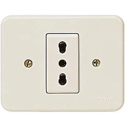 Domino – presa 2P+T 16A 250 V