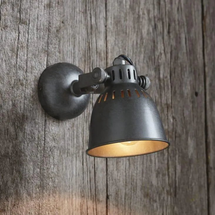 Applique industriale in metallo effetto anticato