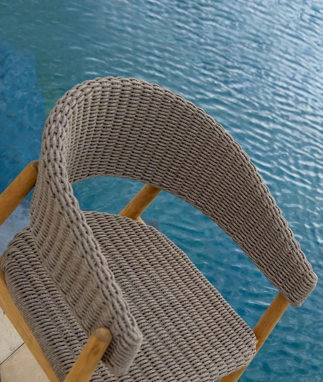 Poltroncina Pevero di teak e corda