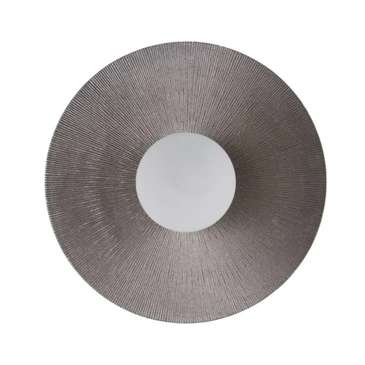 Applique in metallo nero con globo in vetro opaco