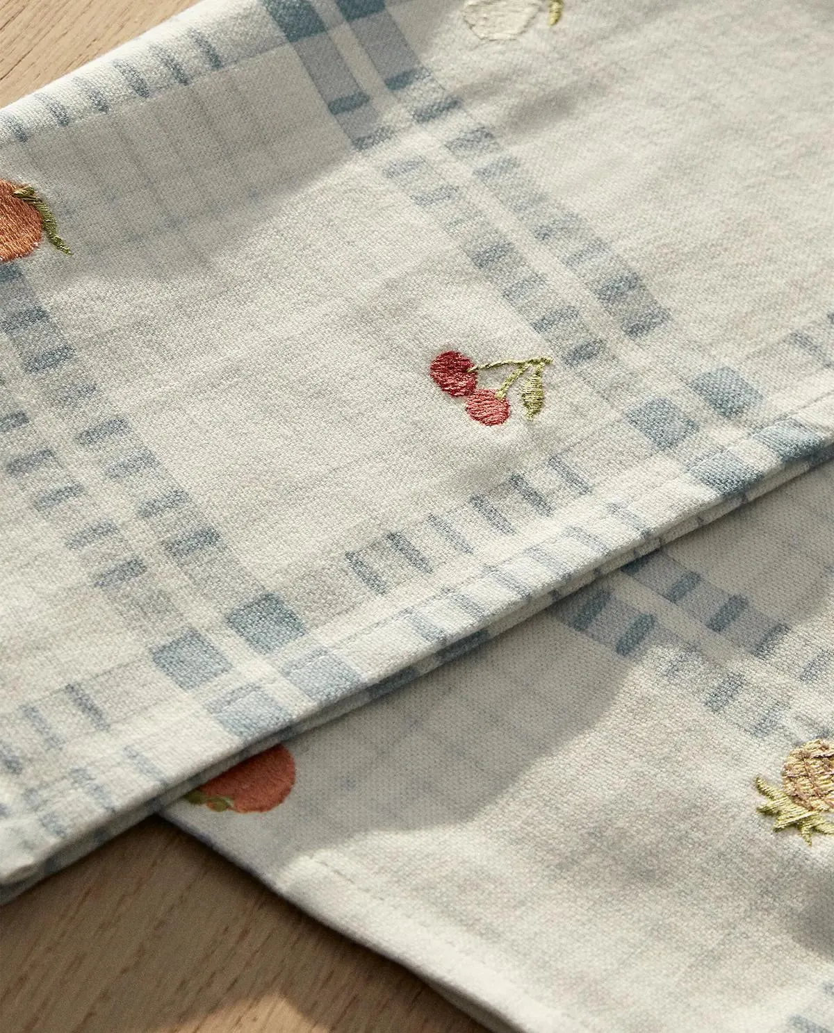 PAÑO ESTAMPADO Y BORDADOS