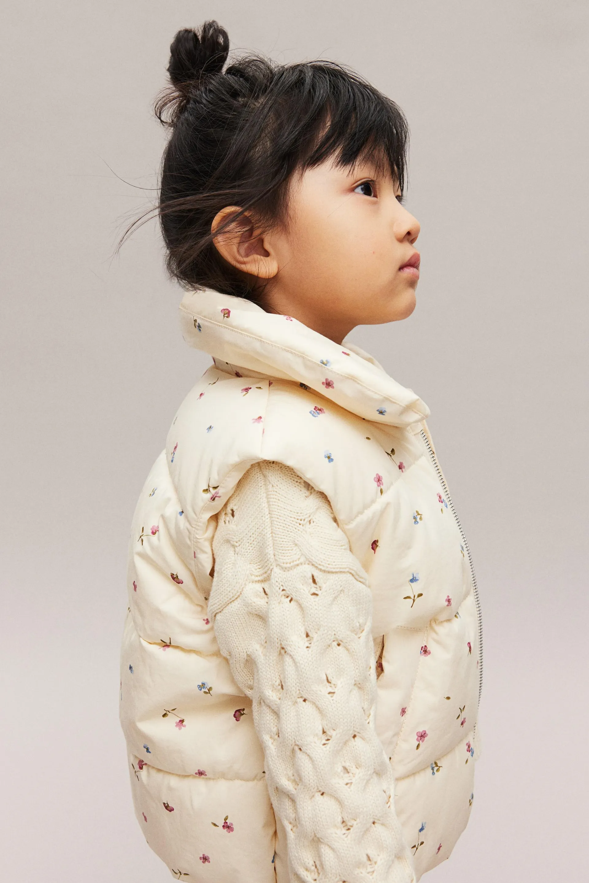 Chaleco puffer con diseño