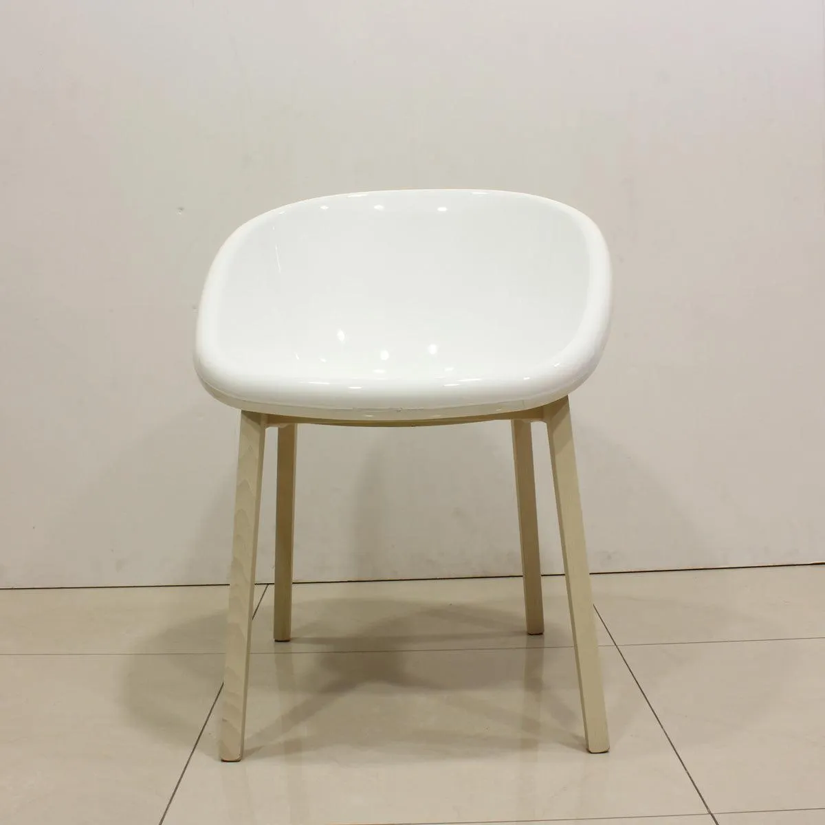 set de 7 sillas bloom madera y policarbonato blanco