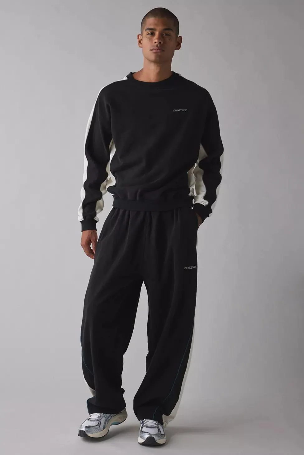 iets frans… Harri Paneled Wide Leg Sweatpant