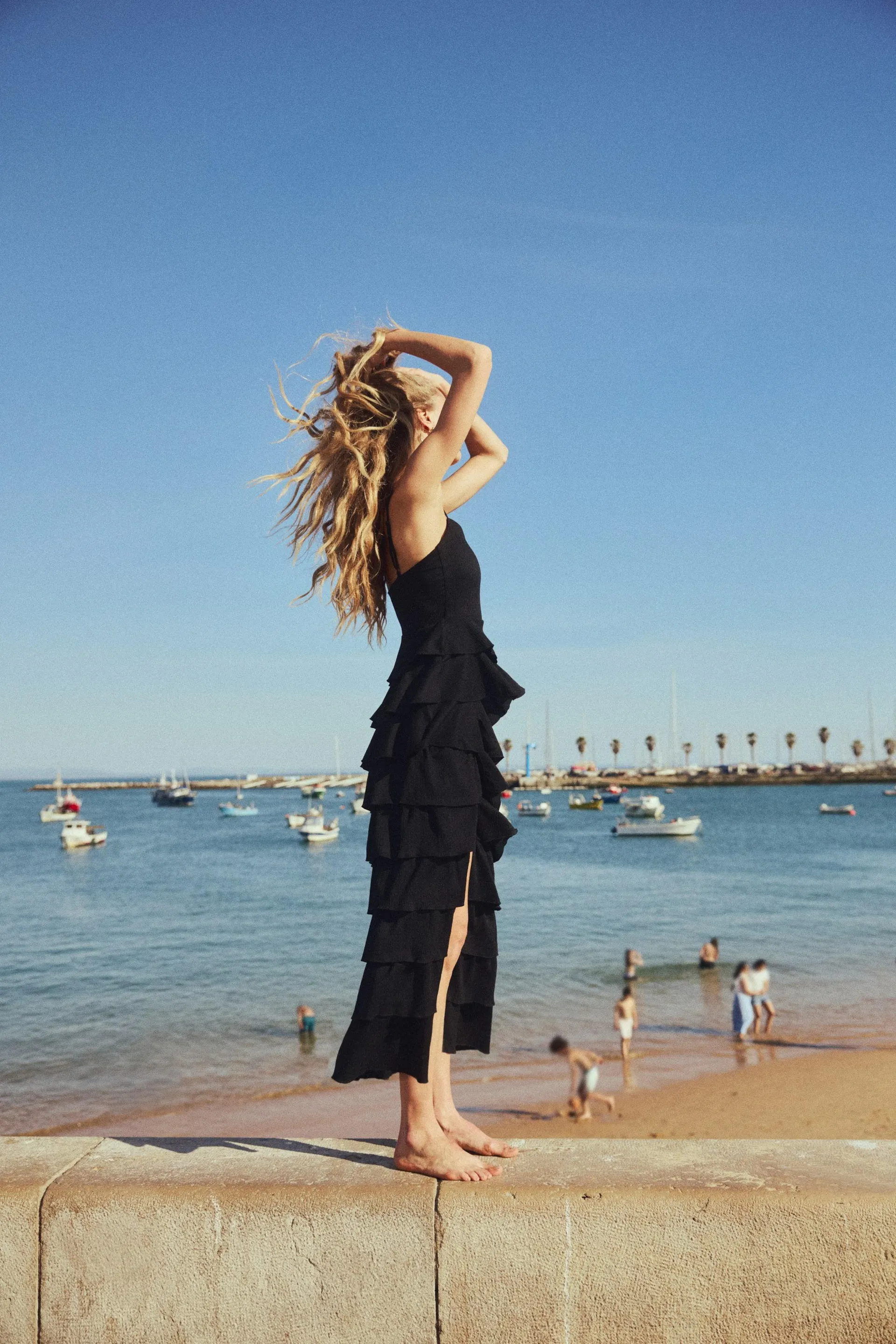 Vestido de tirantes con olanes