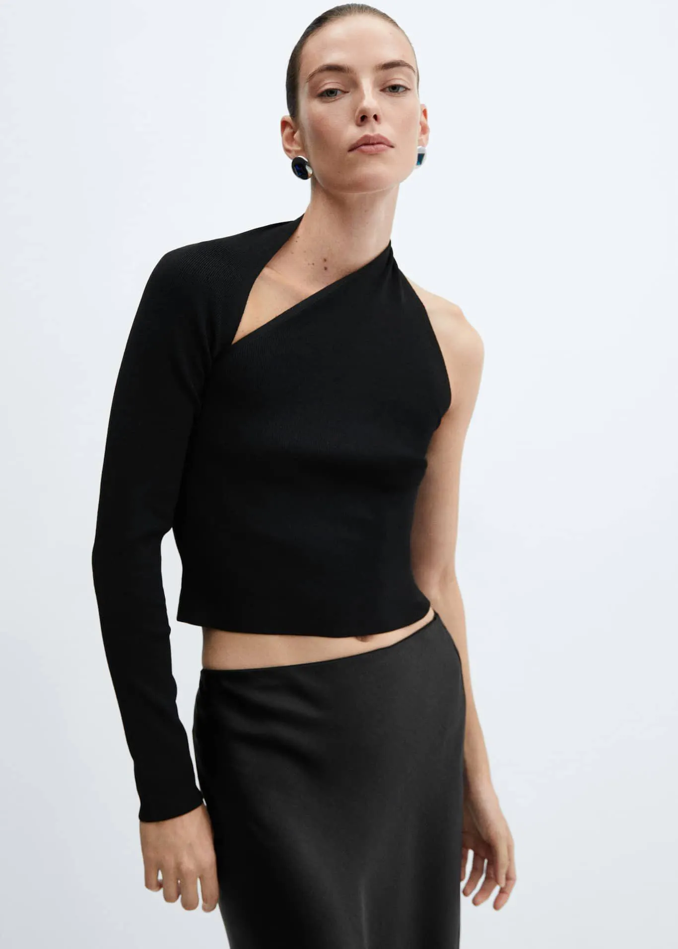 Top assimétrico com abertura