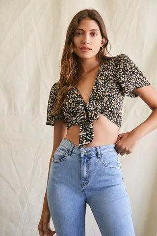 BLUSA NEGRA CON PUNTOS DE COLORES CAFÉ