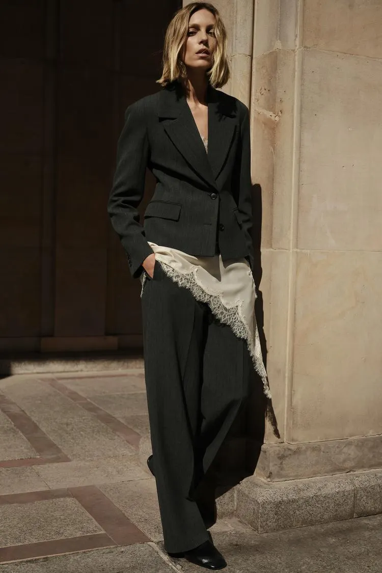 BLAZER ENTALLADA ESTRUCTURA ZW COLLECTION
