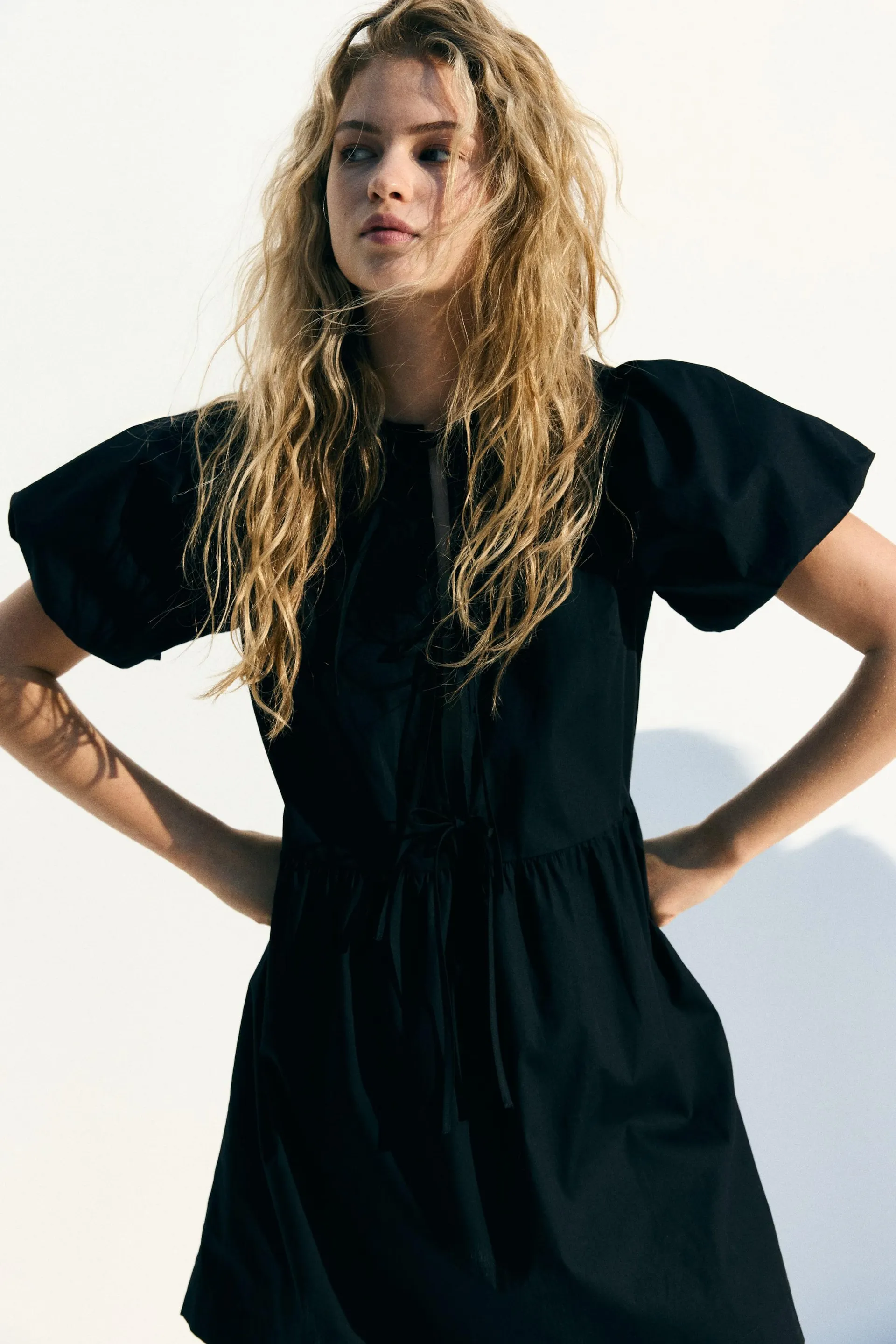 Vestido con lazos en popelina