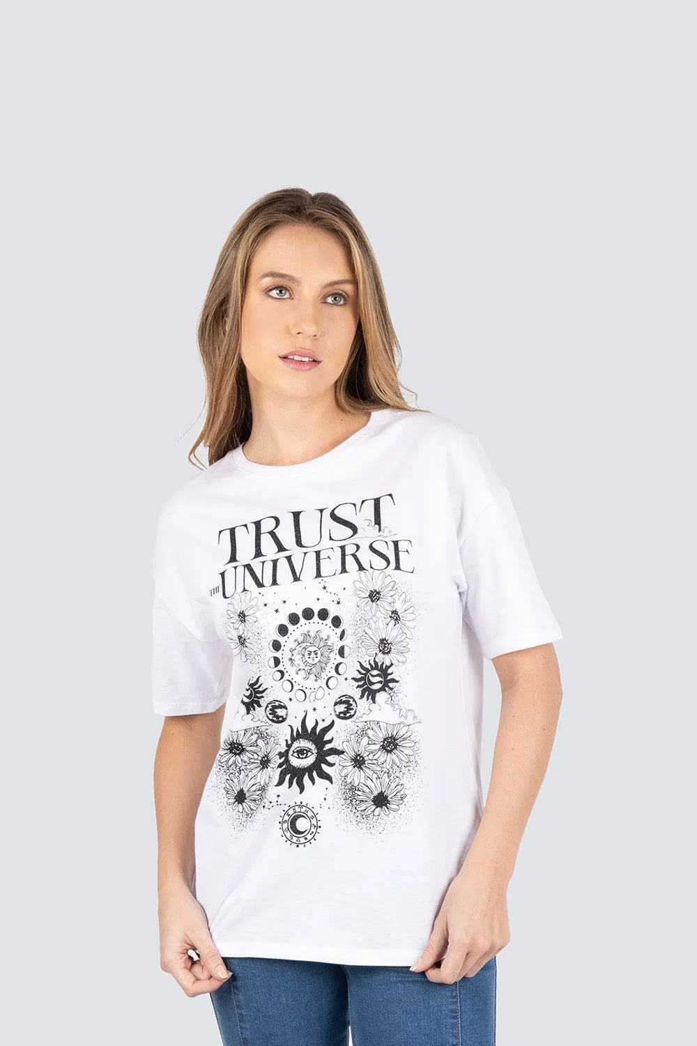 Playera estampada trust the universe