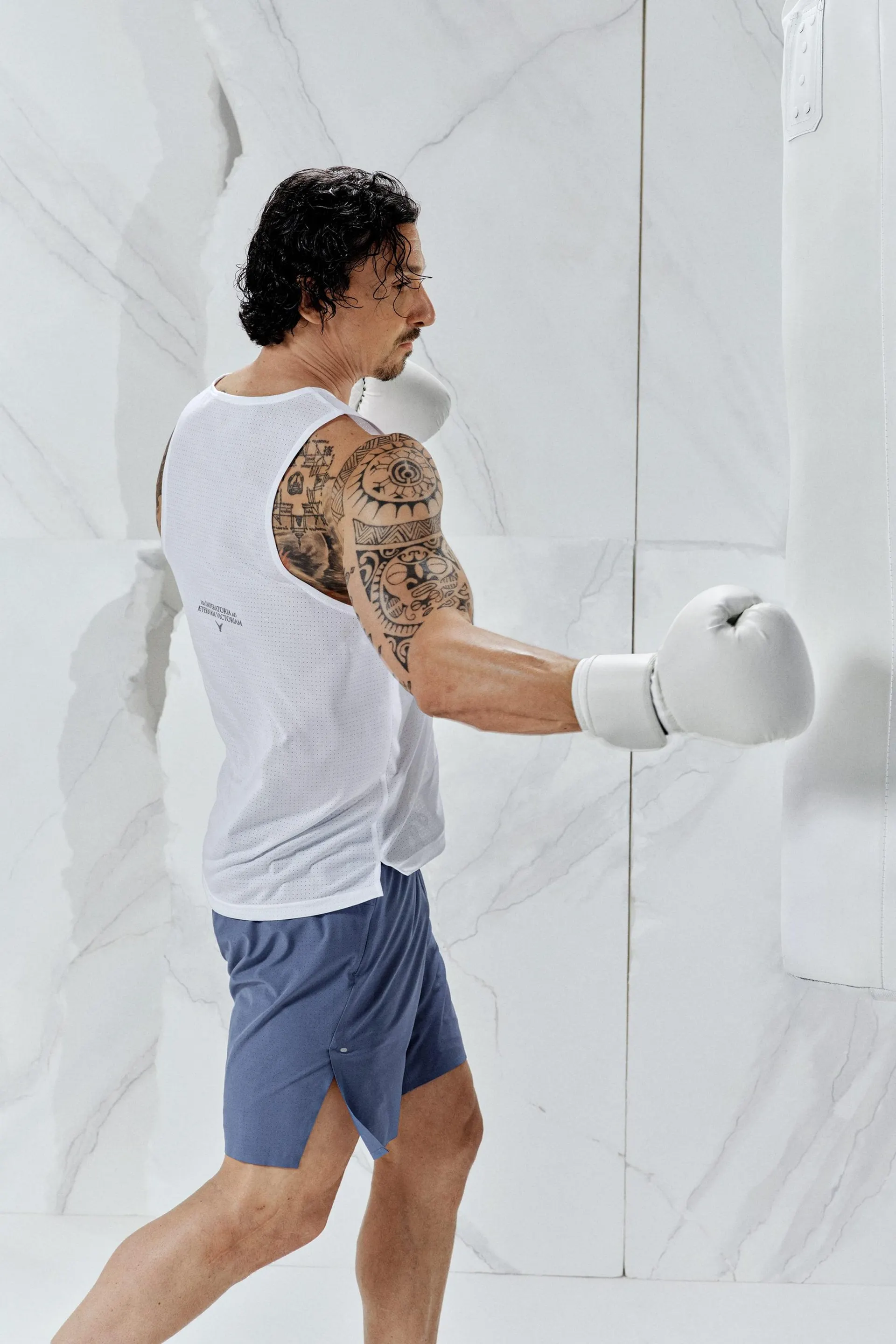 Shorts deportivos de largo medio con DryMove™