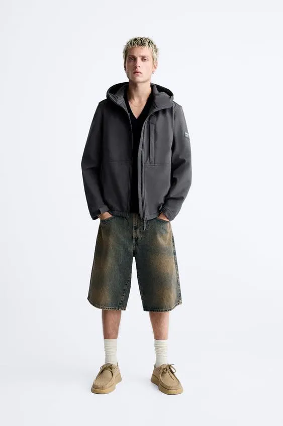 CAZADORA TÉCNICA CAPUCHA