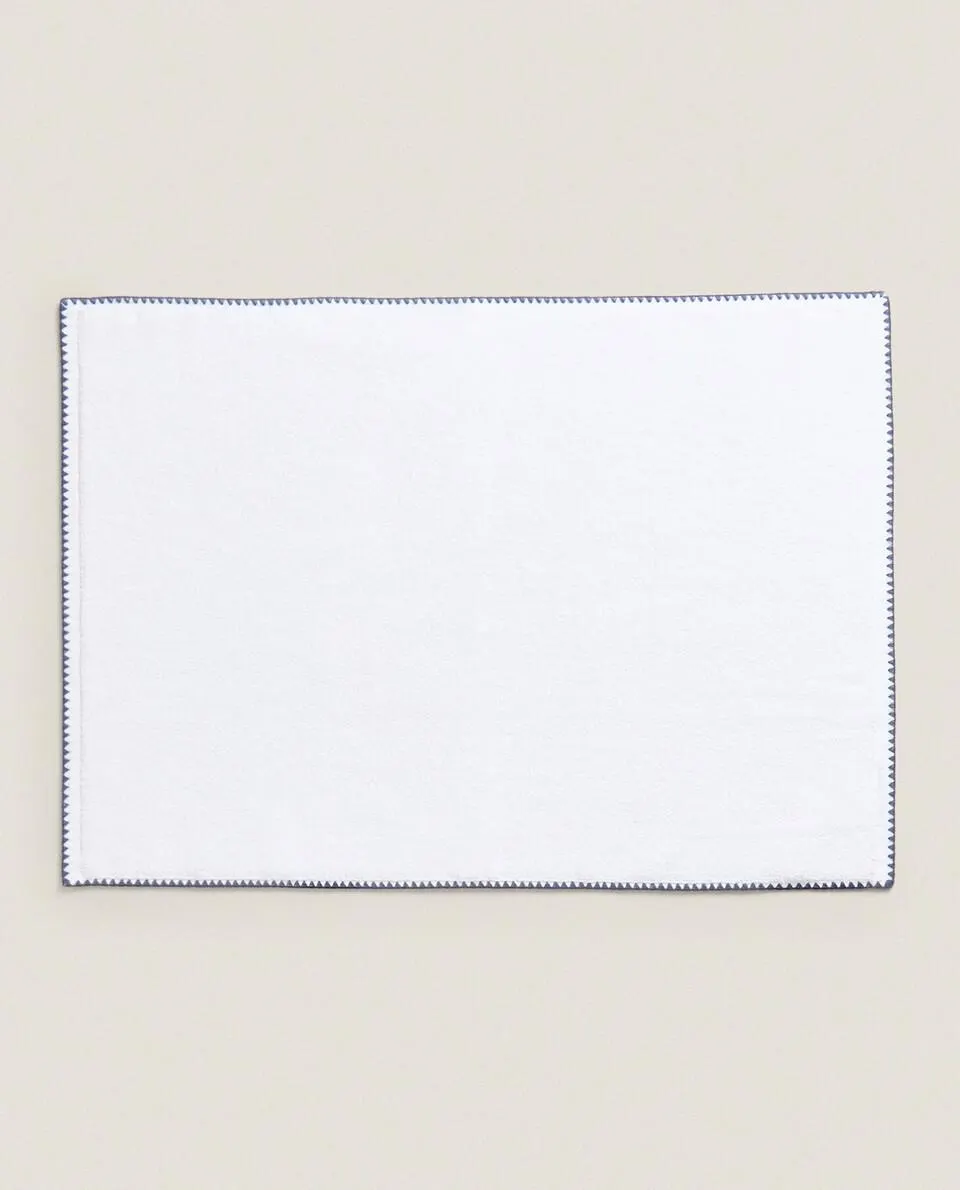 ALFOMBRA PESPUNTE AZUL CONTRASTE