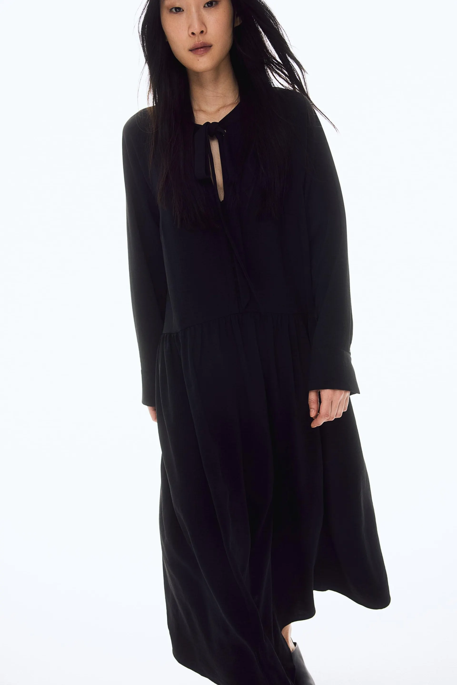 Vestido con lazos en el cuello