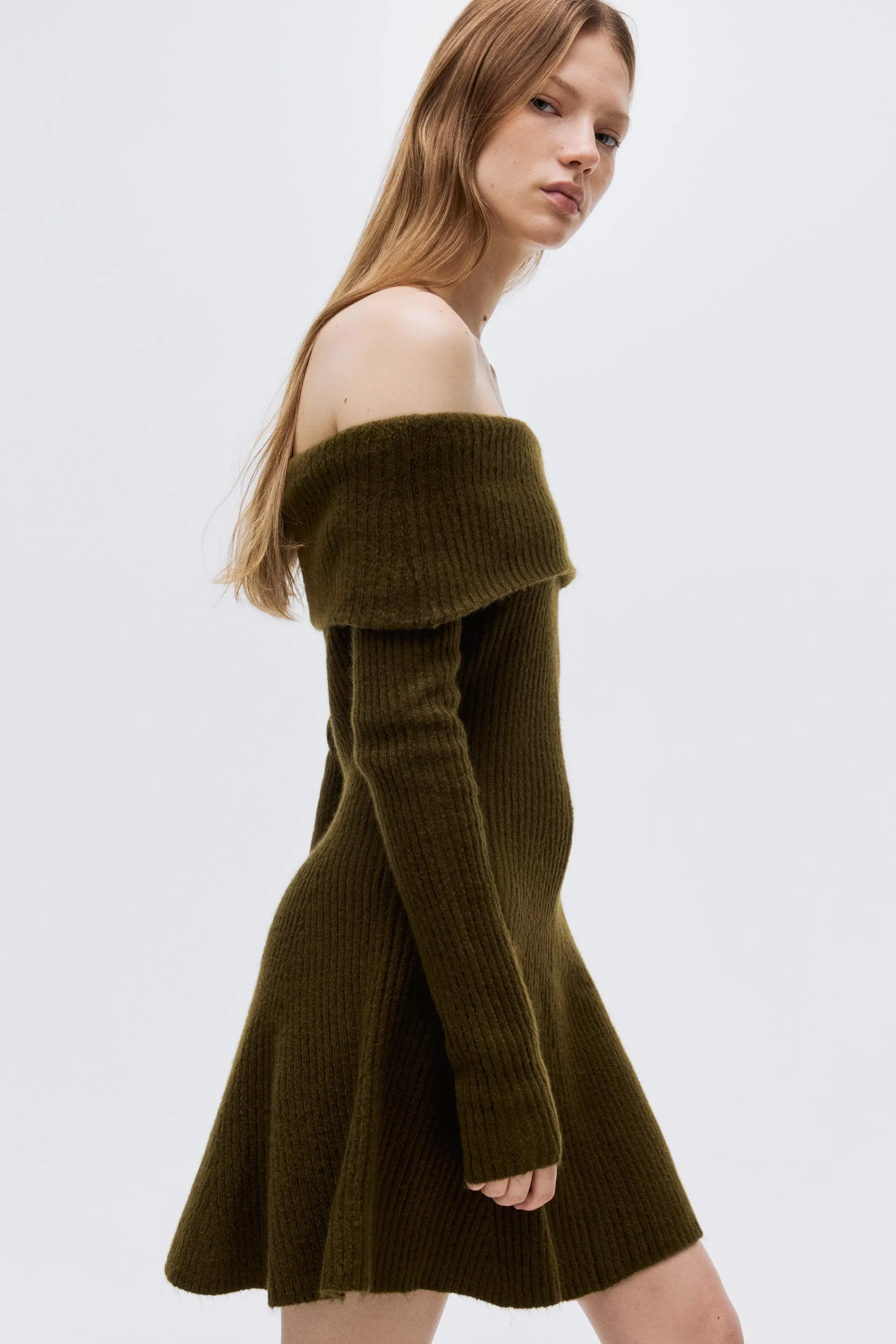 Vestido a los hombros en tejido acanalado