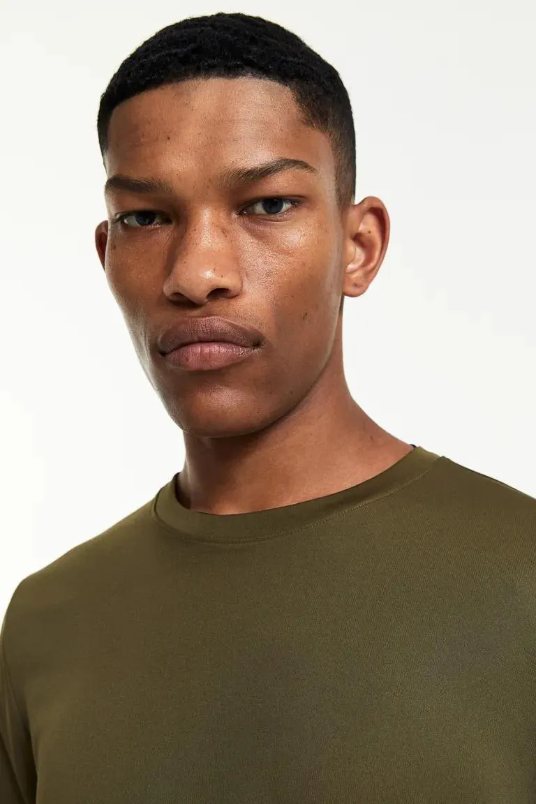 Playera deportiva en DryMove™