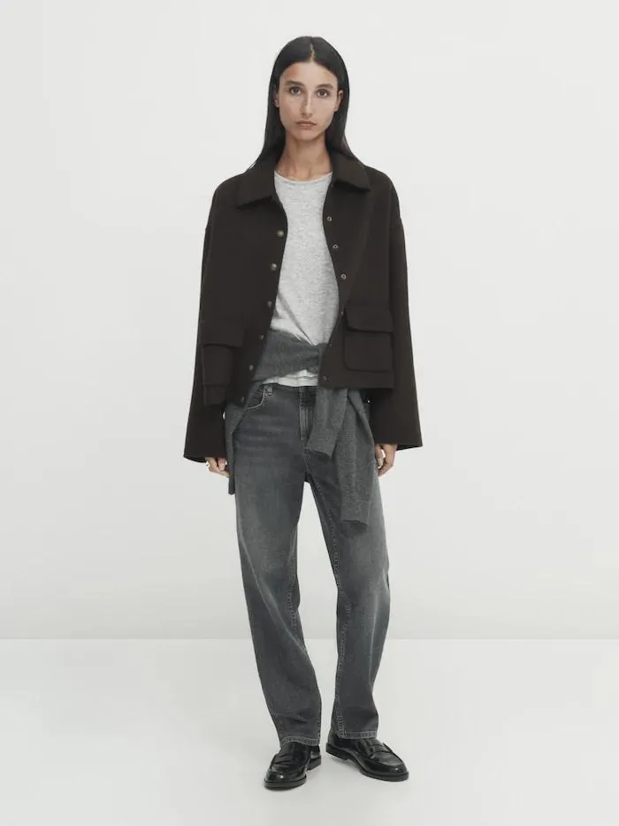 Chaqueta corta botones snaps bolsillos