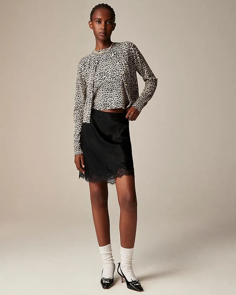 Featherweight cashmere shrunken cardigan in leopard print