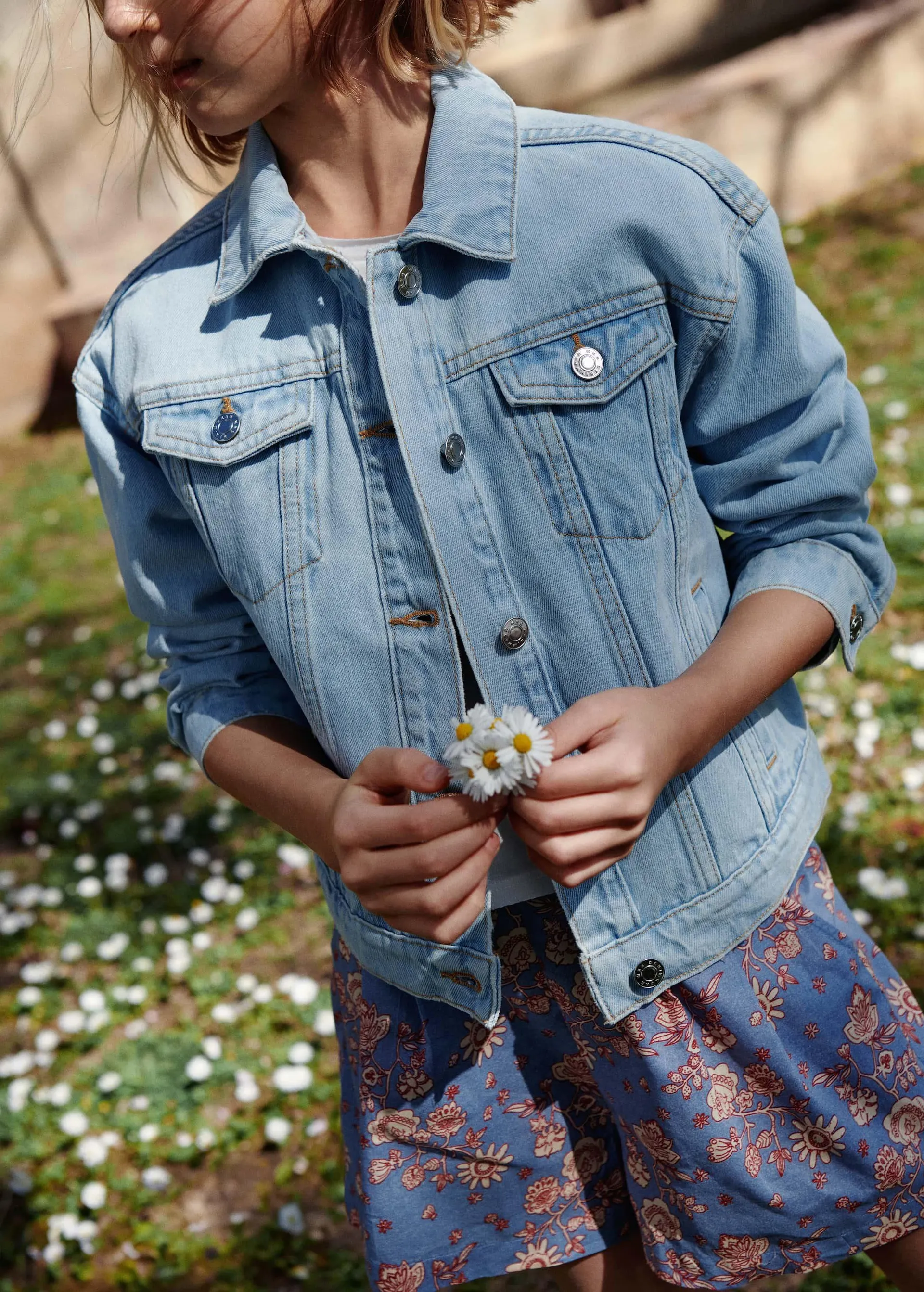 Cazadora vaquera bolsillos