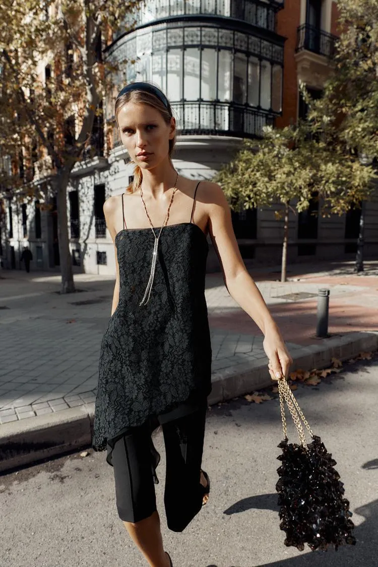 TOP LARGO ENCAJE ASIMÉTRICO