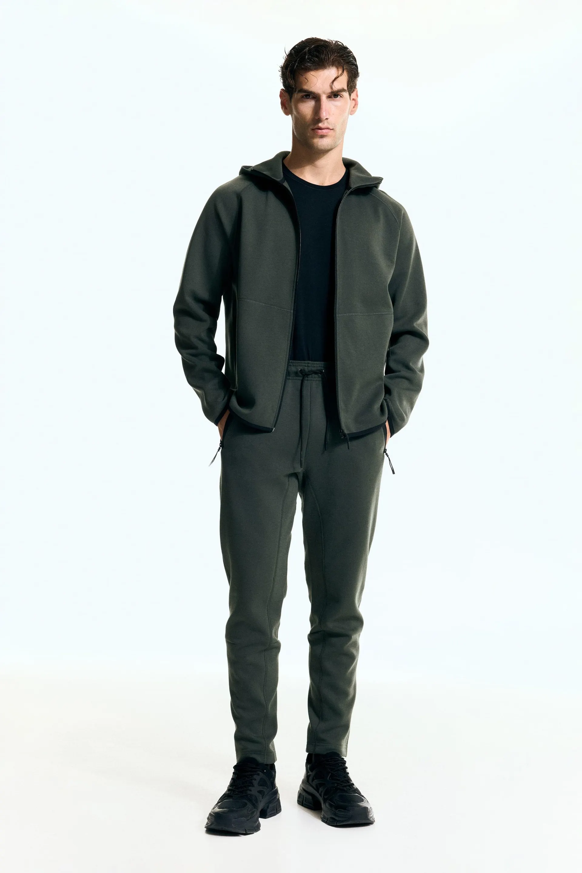 Joggers deportivos Slim Fit con DryMove™