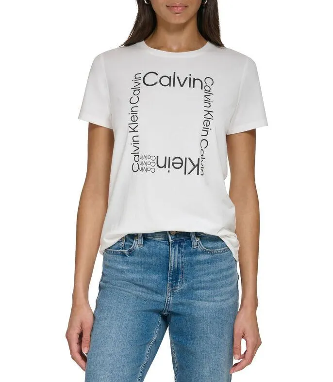 Playera con cuello redondo de manga corta y logos Mujer