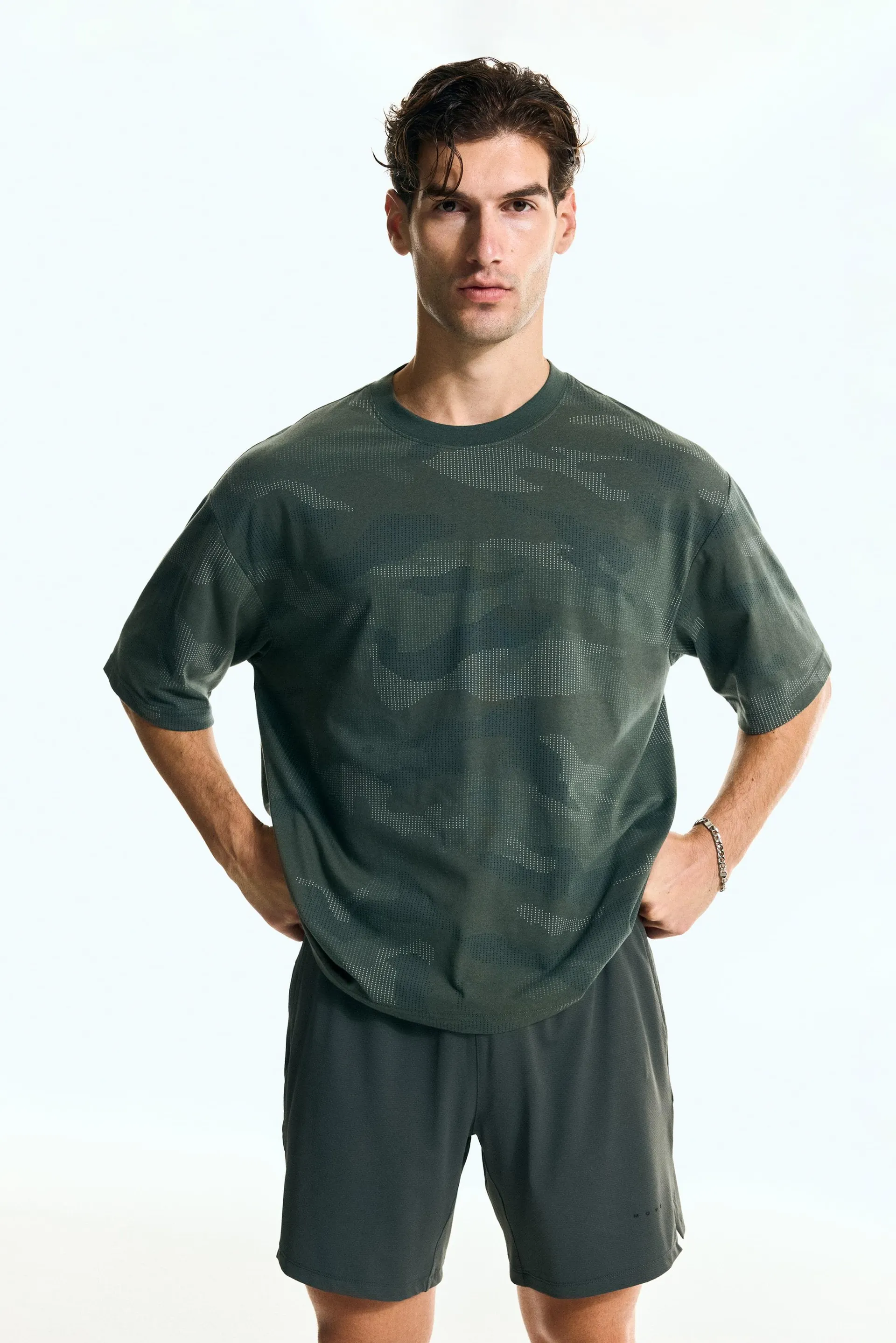 Playera deportiva de corte cuadrado con DryMove™