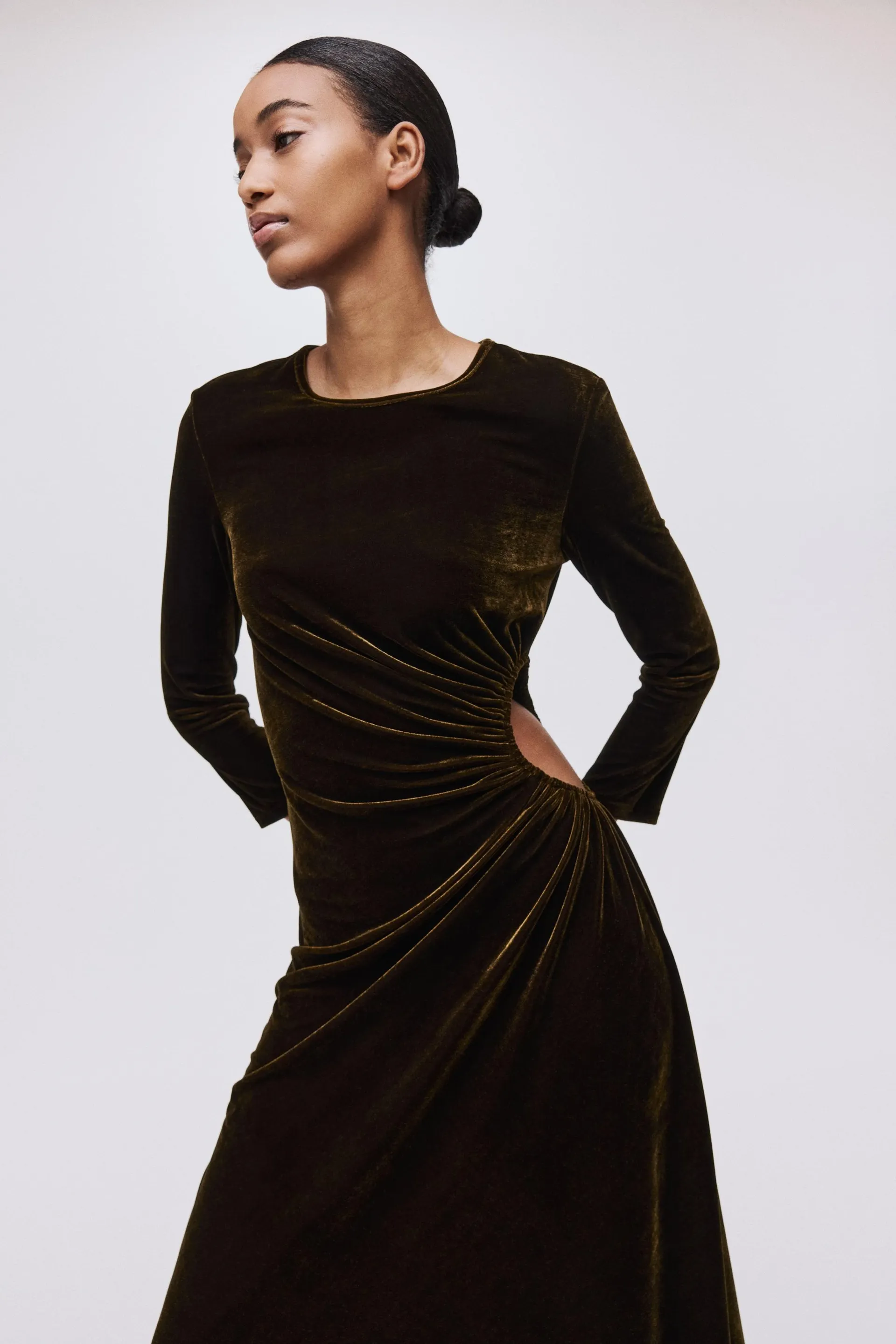 Vestido drapeado con abertura