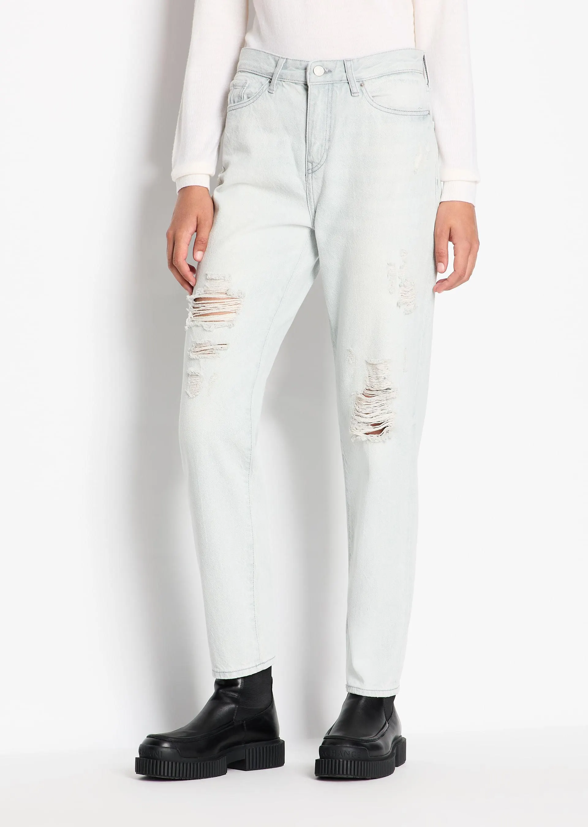 J06 Jeans tipo boyfriend fit de mezclilla rígida de algodón