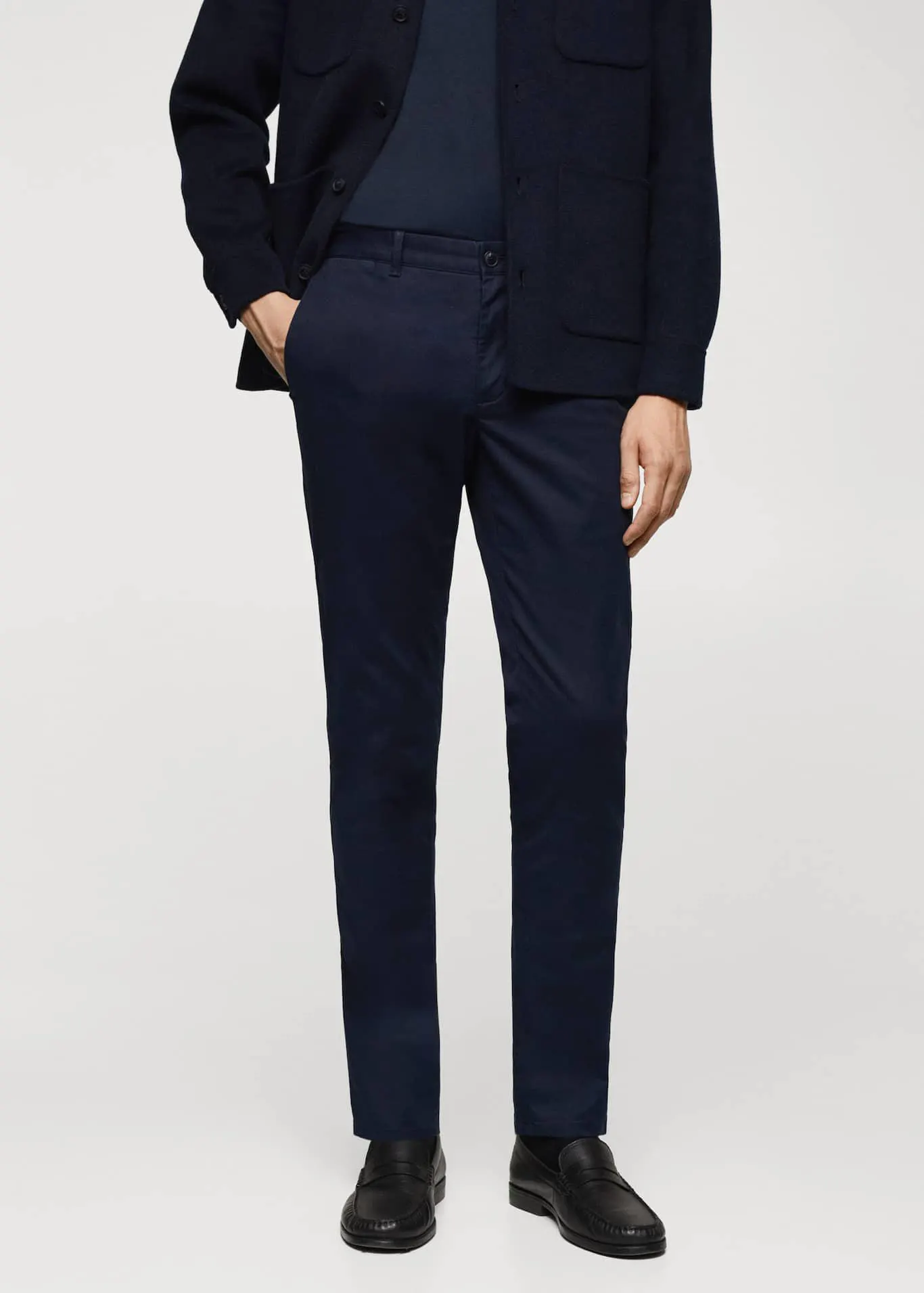 Pantalón chino slim fit sarga