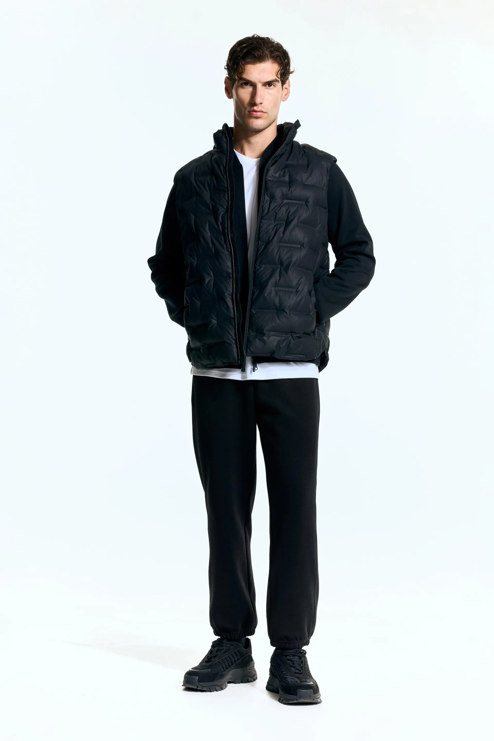 Loose Fit Sports joggers with DryMove™
