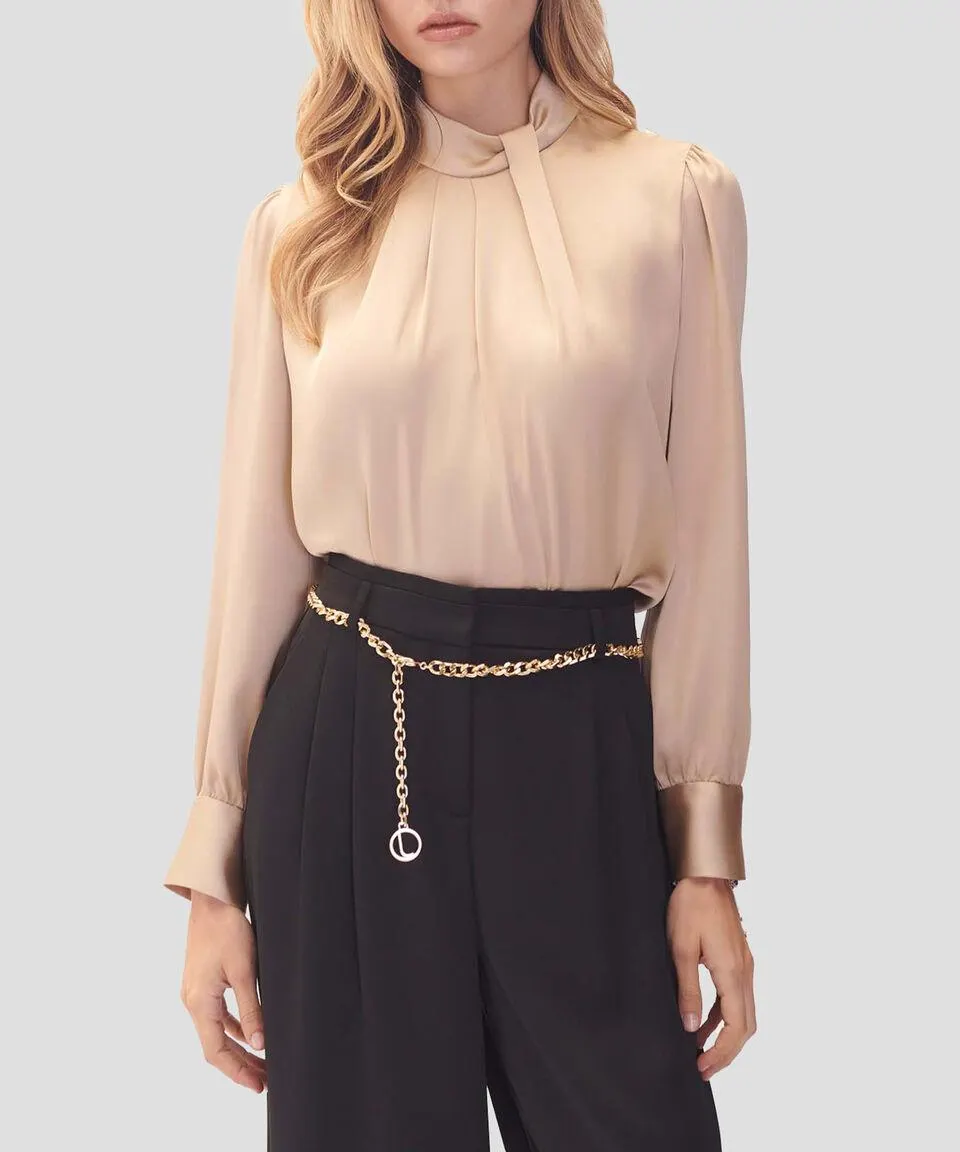 Blusa de satín cuello alto con pliegues Mujer