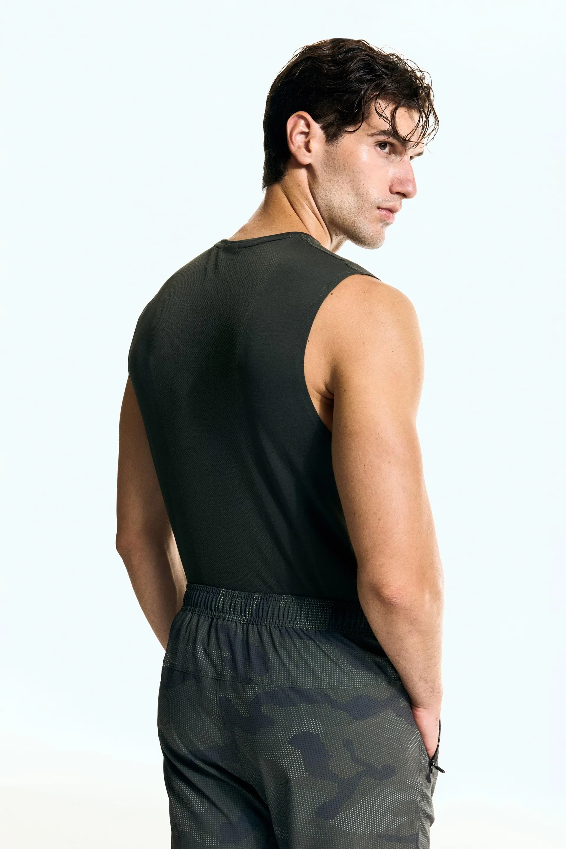 Playera deportiva Muscle Fit con DryMove™
