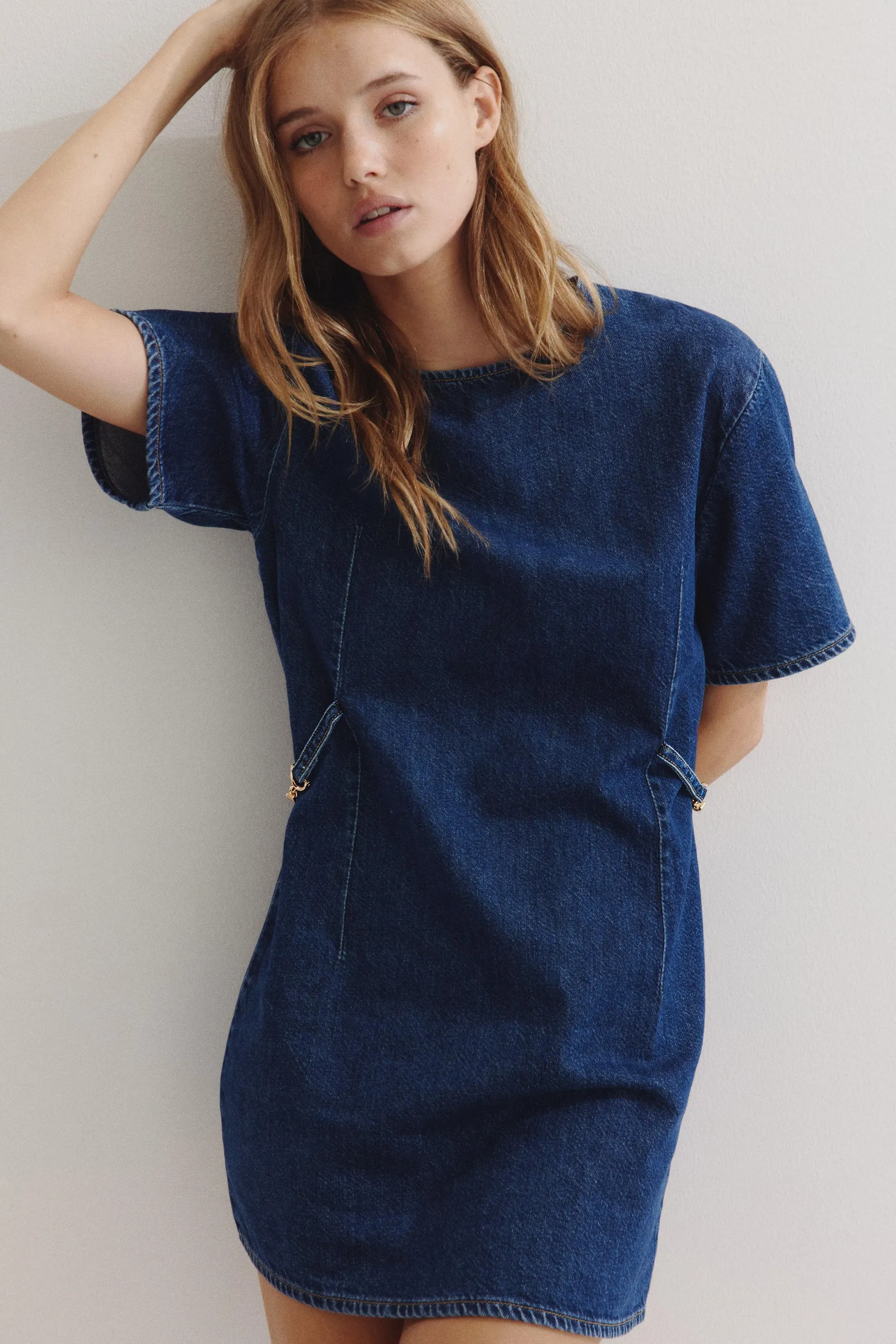 Vestido de denim con hebillas