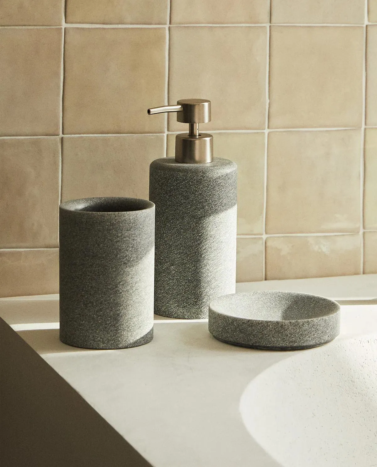 JUEGO DE BAÑO RESINA GRIS