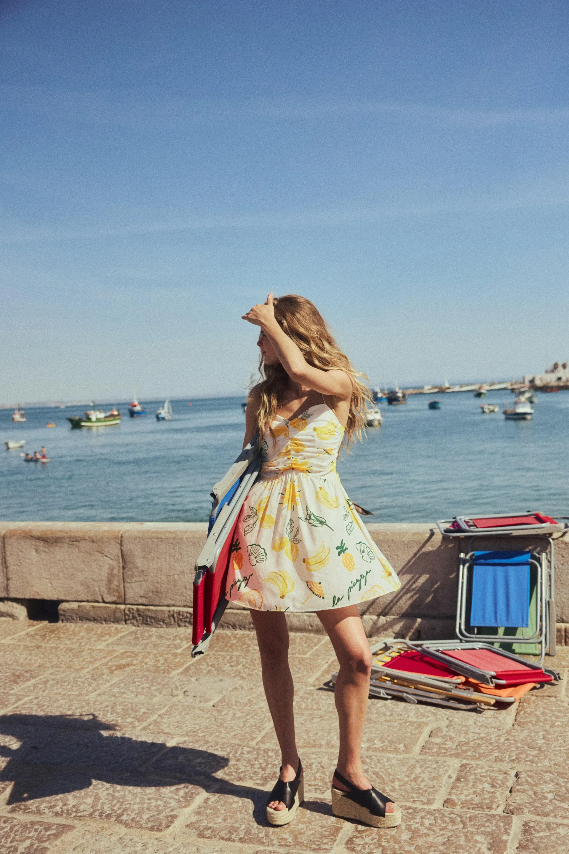 Vestido de tirantes con diseño estampado