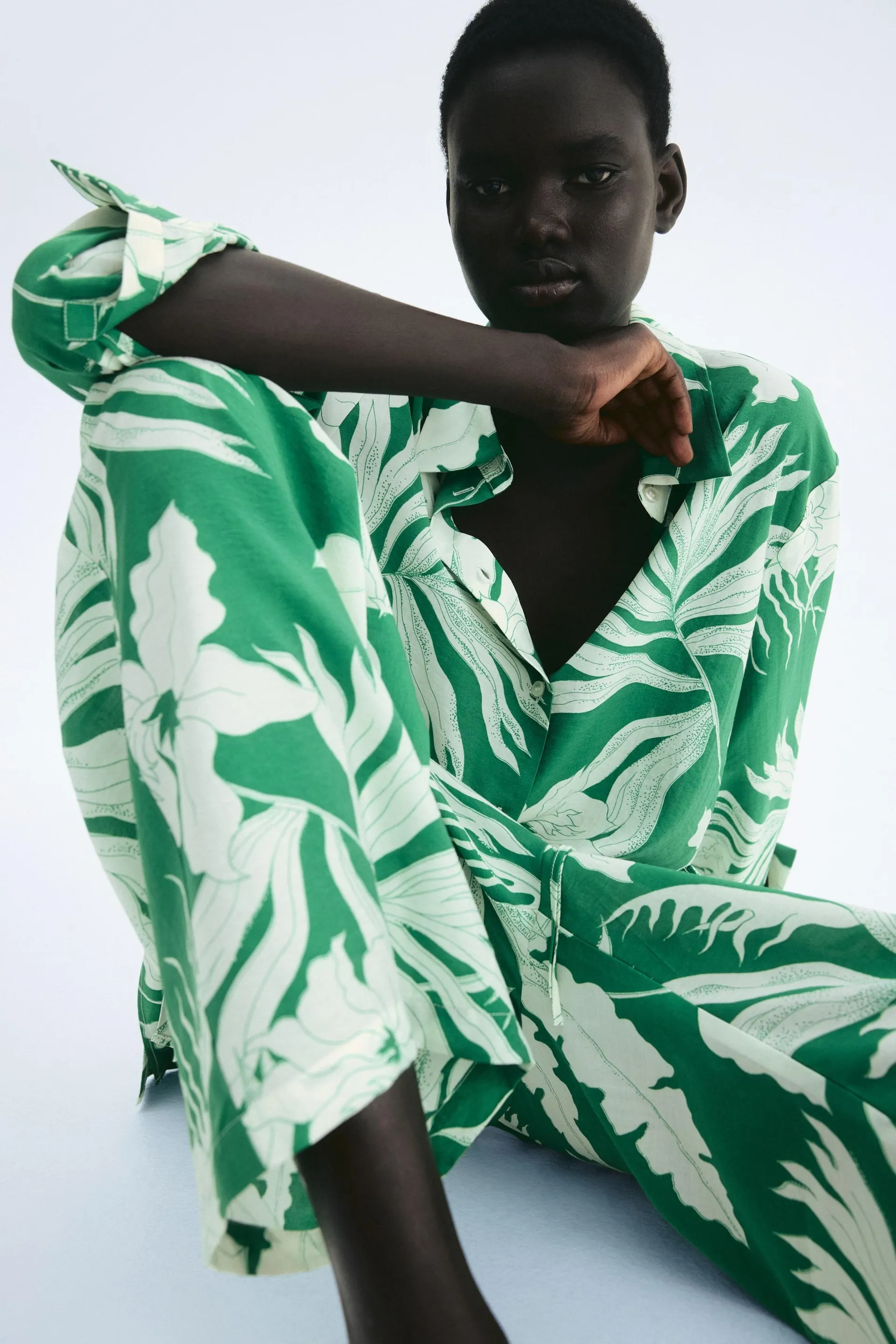 Pantalón de corte amplio con cordón de ajuste