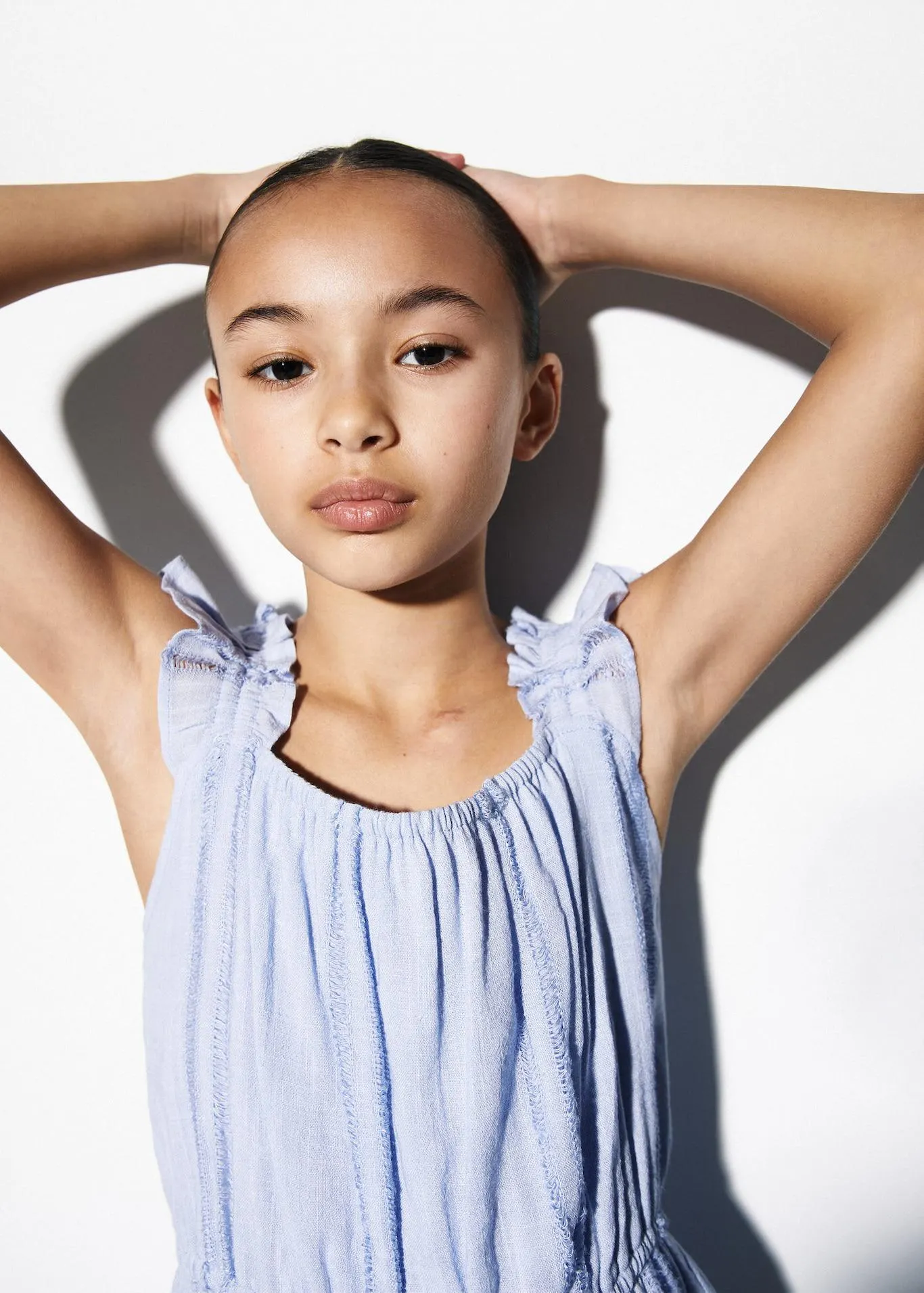 Mono detalles fruncidos