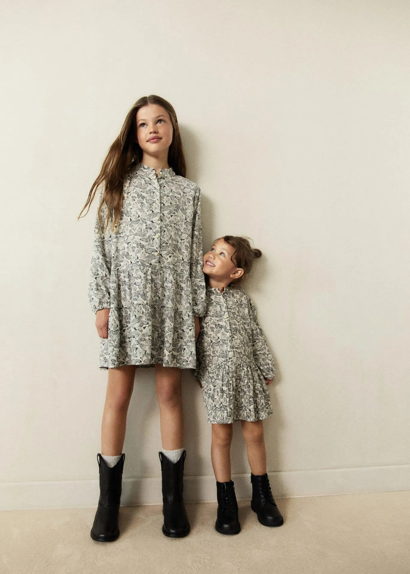 Kelebek baskılı elbise