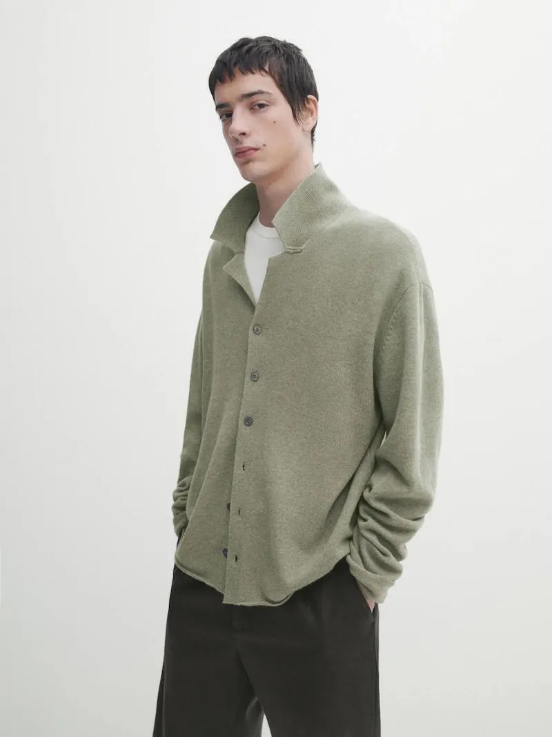 Cardigan cuello camisero botones