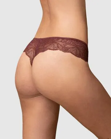 Panty estilo tanga brasilera con laterales anchos y encaje